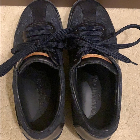 Navy Louis Vuitton sneakers - Picture 3 of 5